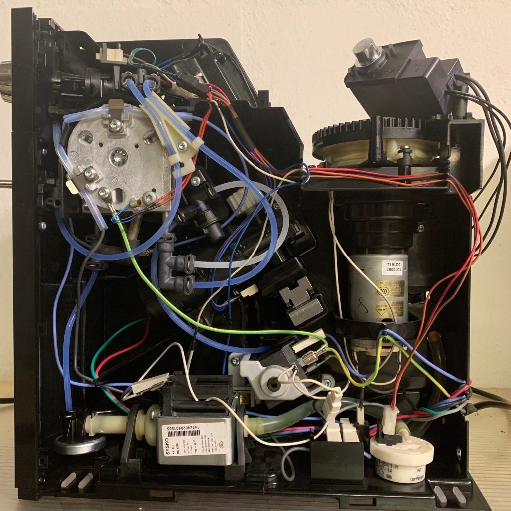 Wartung und Instandsetzung einer Kaffeemaschine